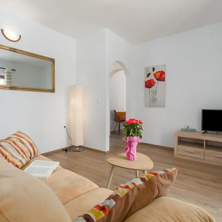 Apartment Marea Saladinka 2