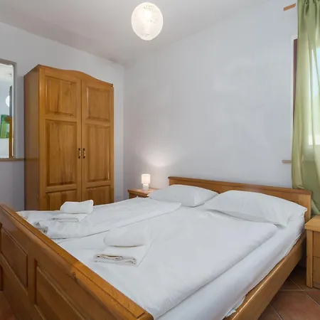 Apartment Marea Saladinka 2 *