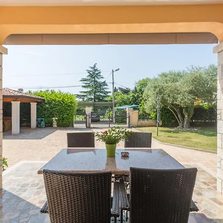Apartment Marea Saladinka 2 *